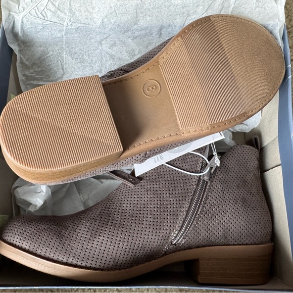 Universal Thread Dylan Booties - Picture 3 of 3